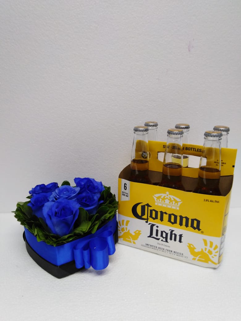 6 Rosas Azules en Caja Corazn y Cervezas 
